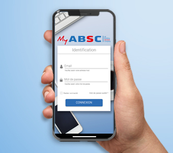 Main avec smartphone.